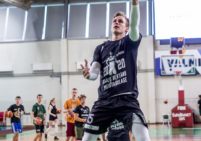 Brāļu Bertānu meistarklase sasniedz vidus punktu