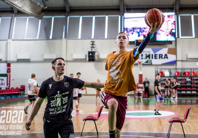 Brāļu Bertānu meistarklase sasniedz vidus punktu