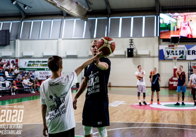 Brāļu Bertānu meistarklasē Dārgais uz mirkli aptur gravitāciju