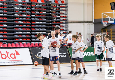 Brāļu Bertānu Basketbola meistarklase 2022, Pirmā diena