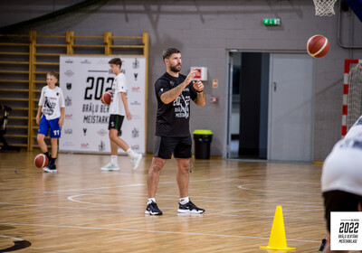 Brāļu Bertānu Basketbola meistarklase 2022, Pirmā diena